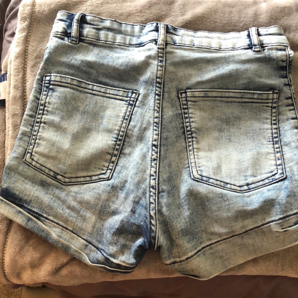 Too small - Picture 2 of 2